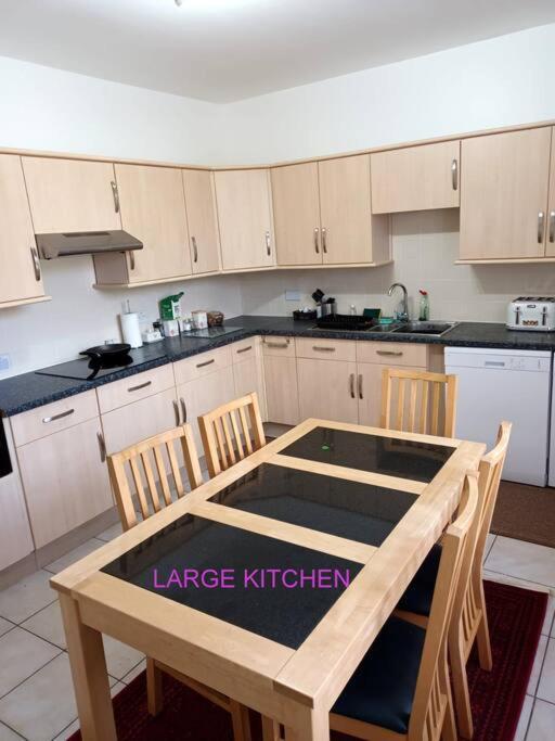 Harlech/Huge Three Bedroom/Best Location 兰贝德 外观 照片